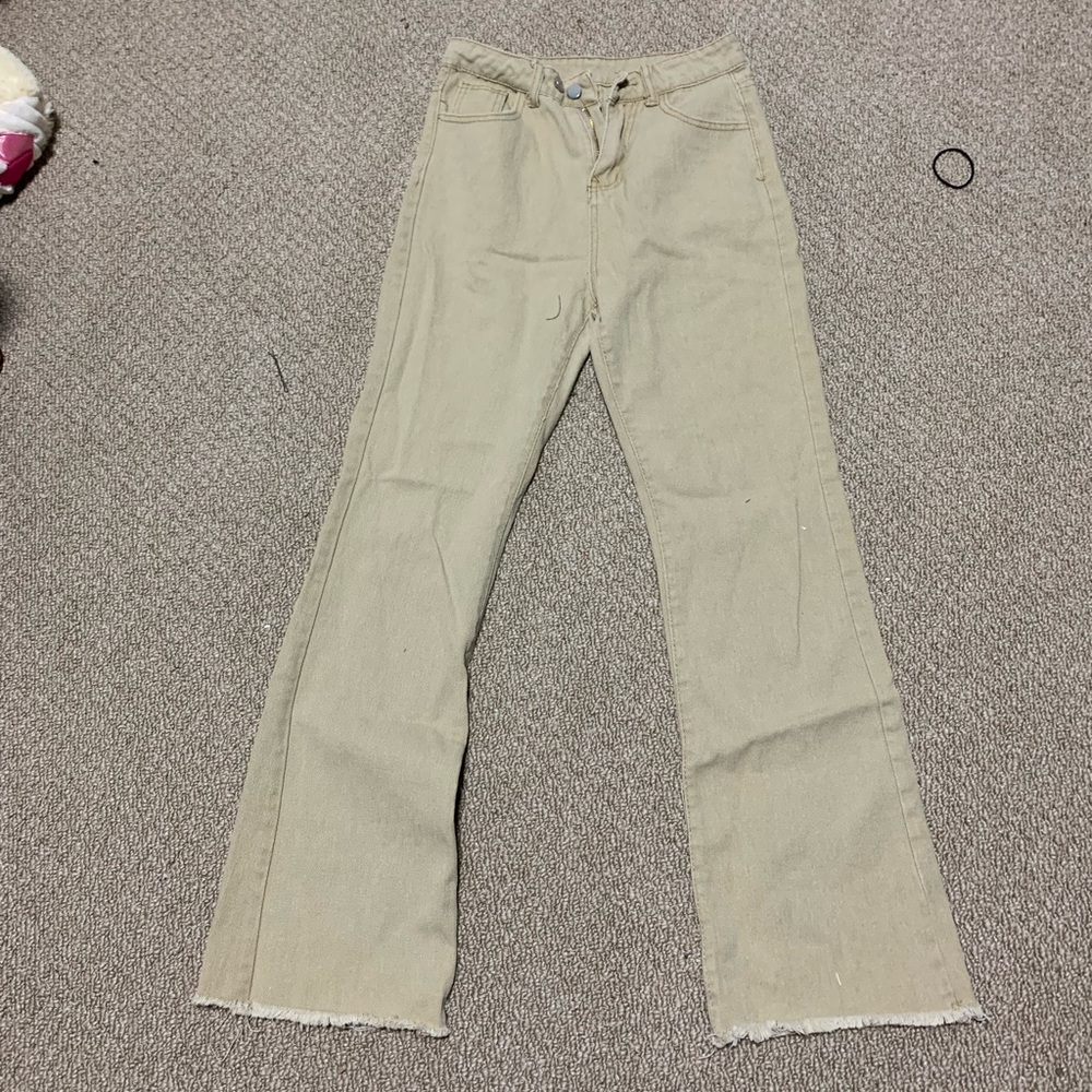 beige jeans!